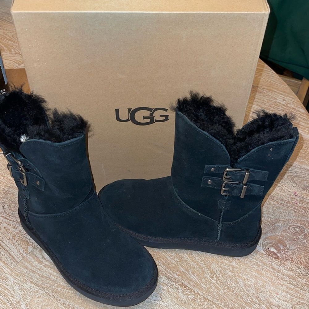 UGG W RENLEY II Black Boots Size 9 ONLY WORN TWICE
